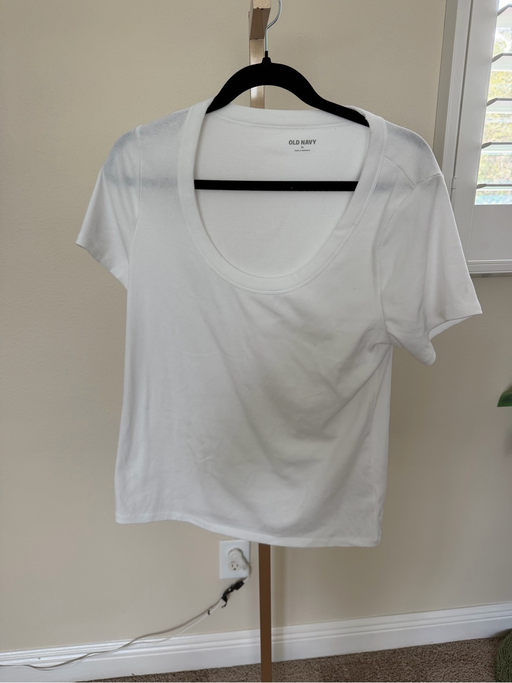 Old Navy Women's White Scoop Neck Short Sleeve Tee